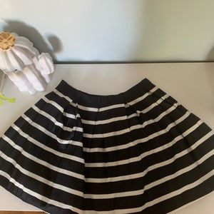 Forever 21 black and white skirt
